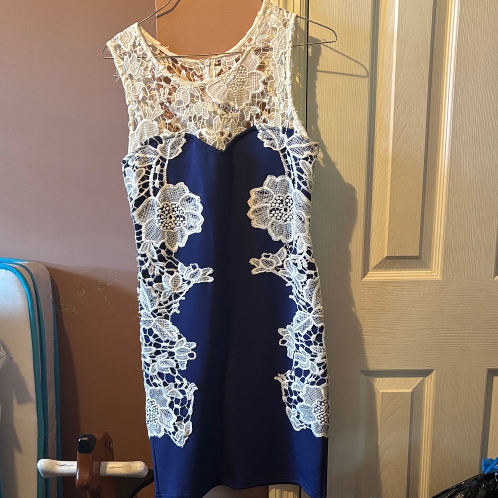 VENUS Navy and White Floral Lace Mini Dress